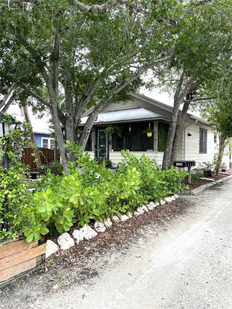 Multi-family house For Sale in 1668, Oak Street, Sarasota, Florida