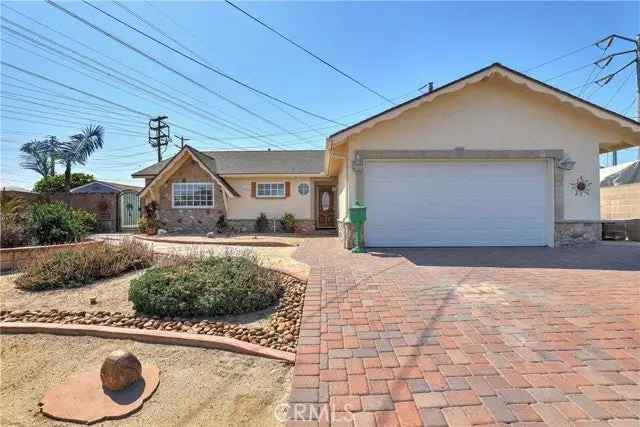 Single-family house For Sale in 6105, Macarthur Way, Buena Park, California