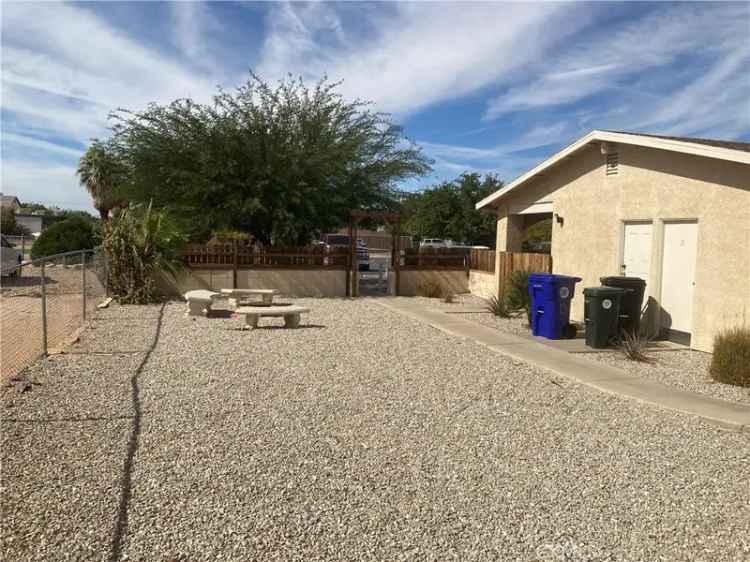 Multi-family house For Sale in Apple Valley, California