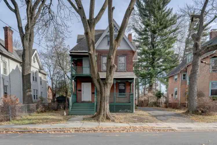 Multi-family house For Sale in 122, Huntington Street, Hartford, Connecticut