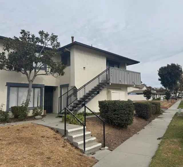 Single-family house For Sale in 3468, Los Mochis Way, Oceanside, California