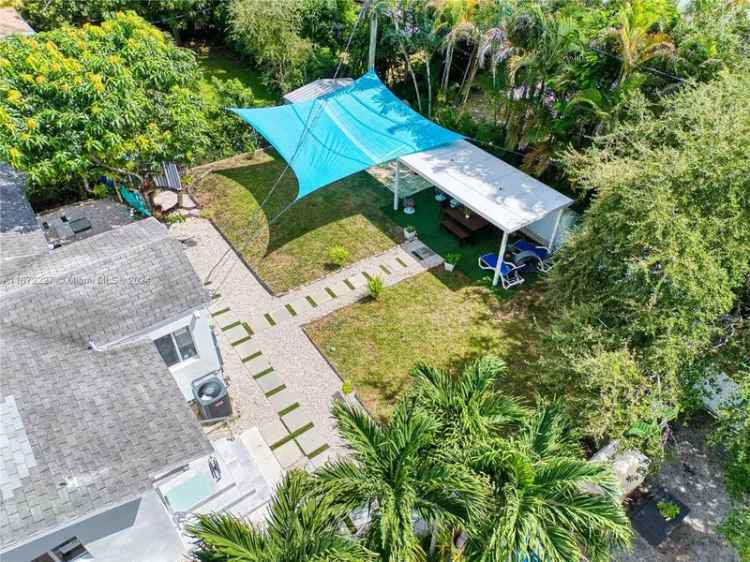 Single-family house For Sale in 876, Northeast 81st Street, Miami, Florida