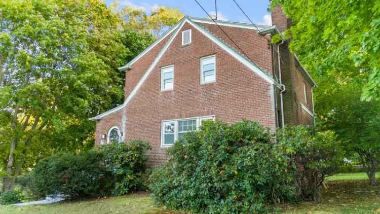 Single-family house For Sale in 90, Augur Street, Hamden, Connecticut