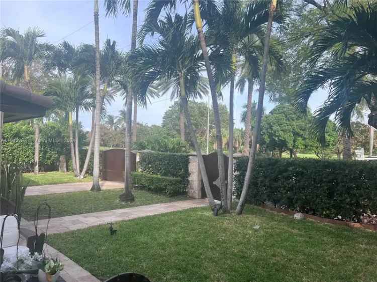 Single-family house For Sale in 2054, Alton Road, Miami Beach, Florida