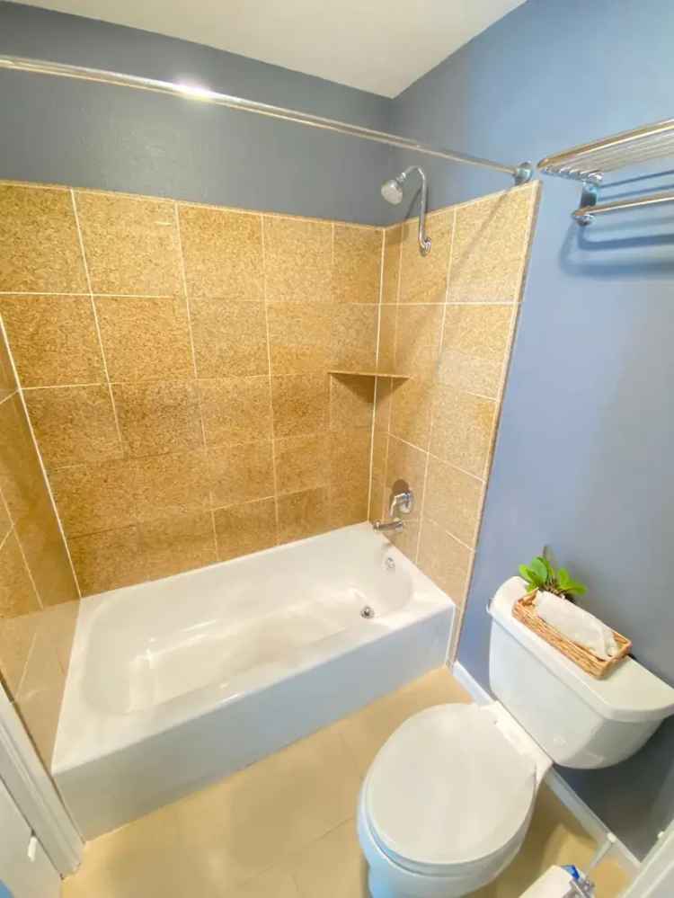 2-Bedroom Condo for Rent - Updated Kitchen & Bath