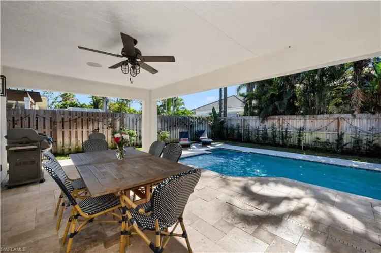 Single-family house For Sale in 616, 106th Avenue North, Florida