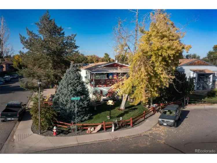 Multi-family house For Sale in 1422, Emery Court, Longmont, Colorado