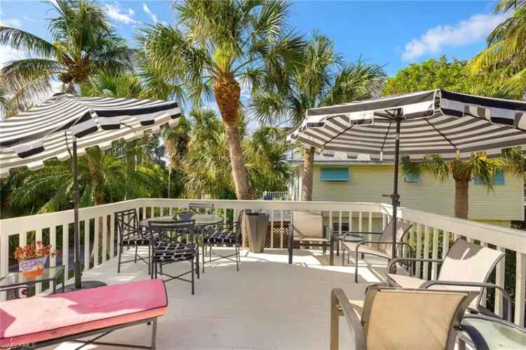 Single-family house For Sale in 1225, Sandpiper Street, Naples, Florida