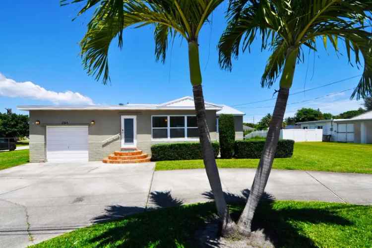 Single-family house For Sale in West Palm Beach, Florida