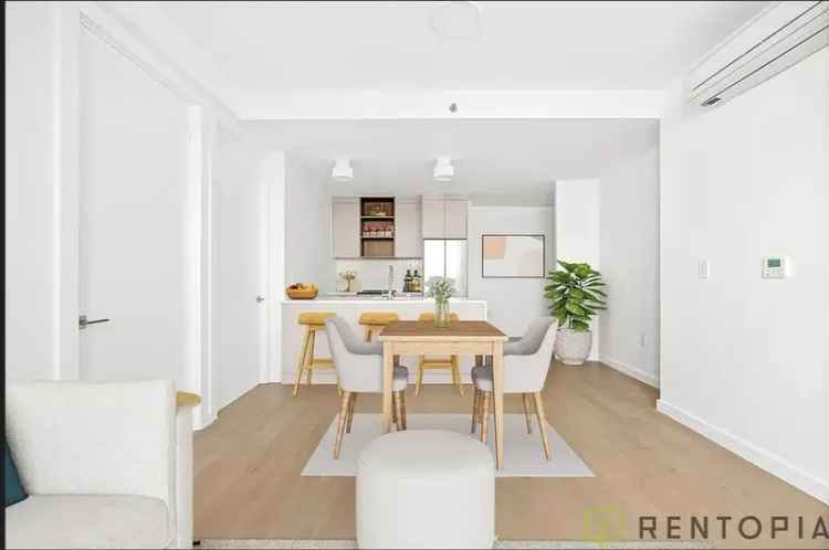 Spacious 1 Bedroom Apartment in Luxury Greenpoint Building