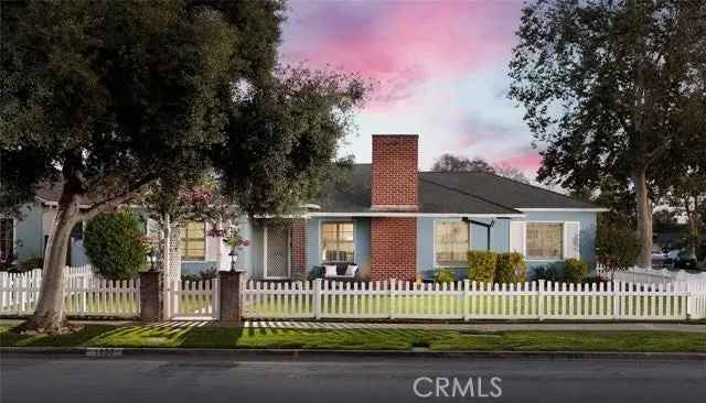 Single-family house For Sale in 1030, West 19th Street, Santa Ana, California