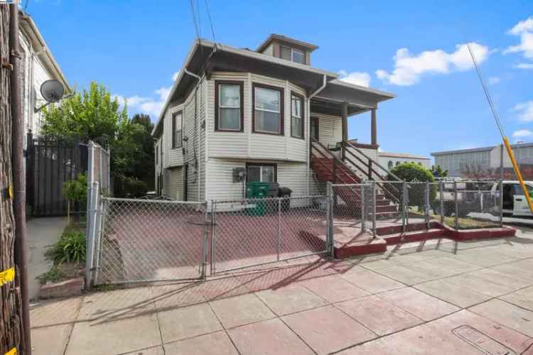 Single-family house For Sale in 2000, 45th Avenue, Oakland, California