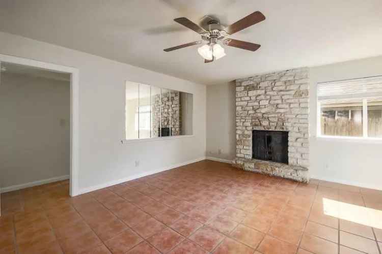 Duplex For Rent in 914, Bird Creek Drive, Austin, Texas