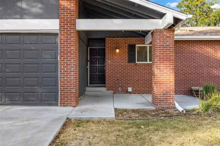 Single-family house For Sale in 3564, South Jasper Way, Aurora, Colorado