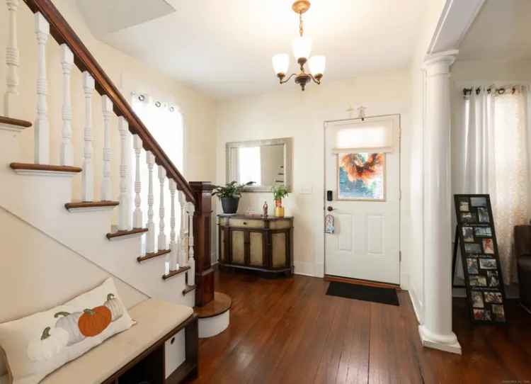 Single-family house For Sale in 43, Chestnut Street, West Haven, Connecticut