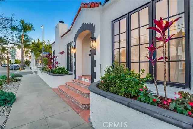 Single-family house For Sale in Long Beach, California