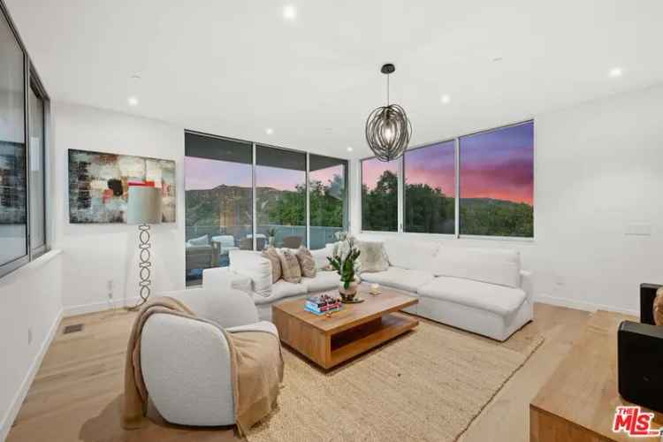 Single-family house For Sale in 26160, Fairside Road, Unincorporated Santa Monica Mountains, California