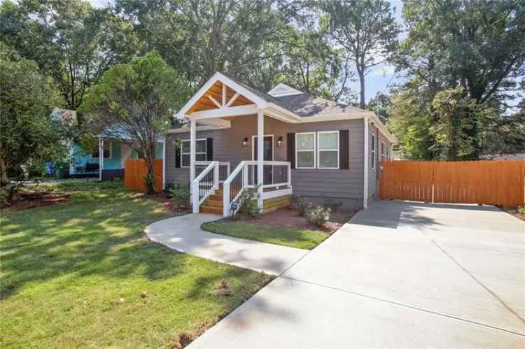 Single-family house For Sale in 1364, Almont Drive Southwest, Atlanta, Georgia