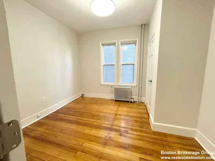 4 Bedroom Apartment Near JFK T Stop