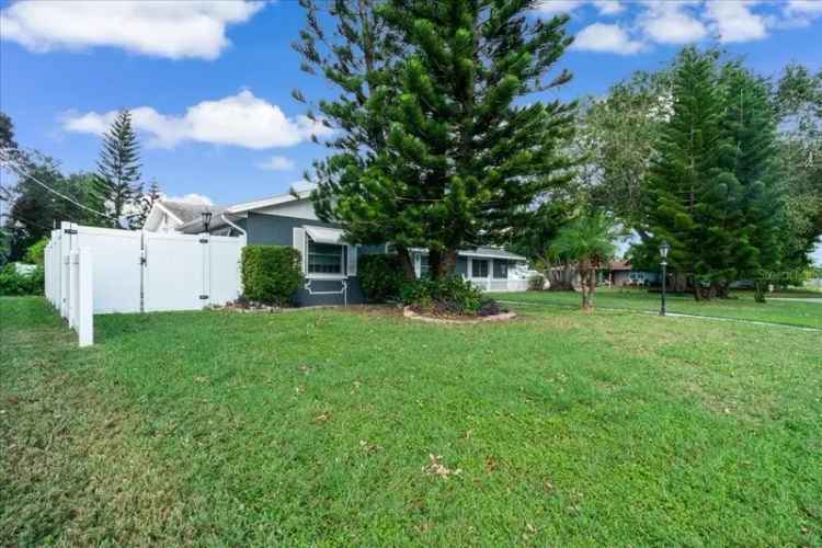 Single-family house For Sale in South Bradenton, Florida