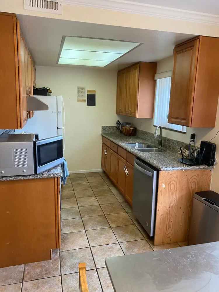 2 Bed 1.5 Bath Townhouse near SDSU - Pool, Pet-Friendly