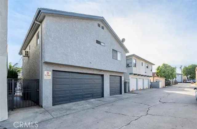 Multi-family house For Sale in 670, West 15th Street, Los Angeles, California