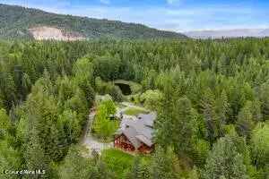 Single-family house For Sale in Sandpoint, Idaho