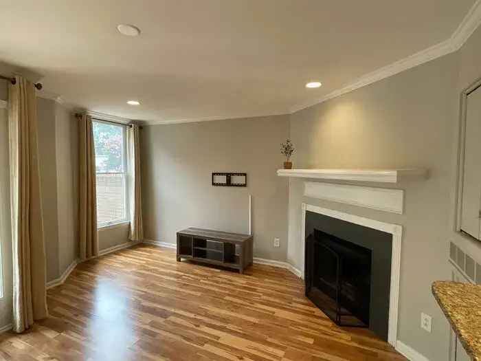 Uptown 1 Bedroom Condo for Rent - Remodeled Kitchen, Private Patio