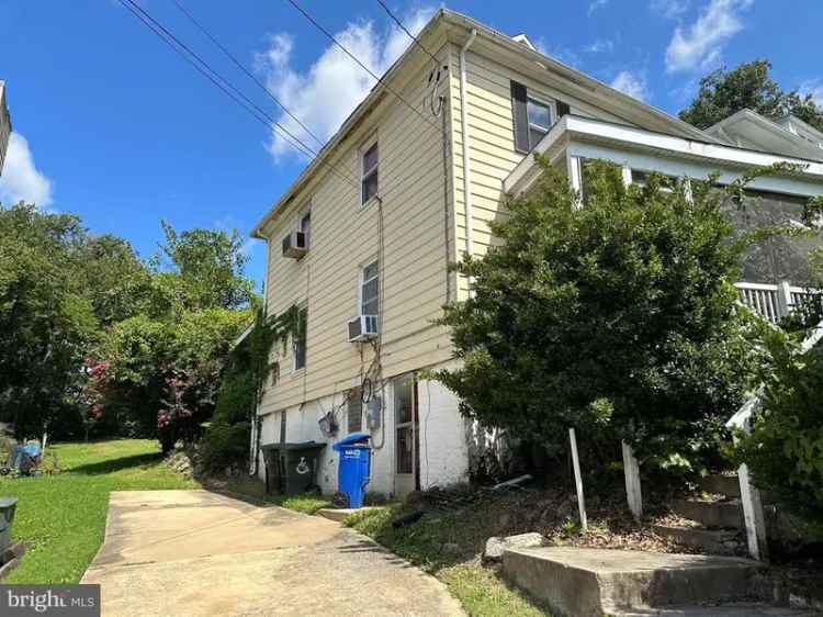 Single-family house For Sale in 2628, Myrtle Avenue Northeast, Washington, District of Columbia