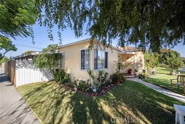 Single-family house For Sale in 301, East Scott Street, Long Beach, California