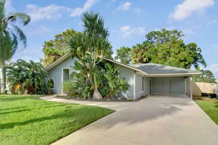 Single-family house For Sale in 2009, Southwest Villanova Road, Port Saint Lucie, Florida