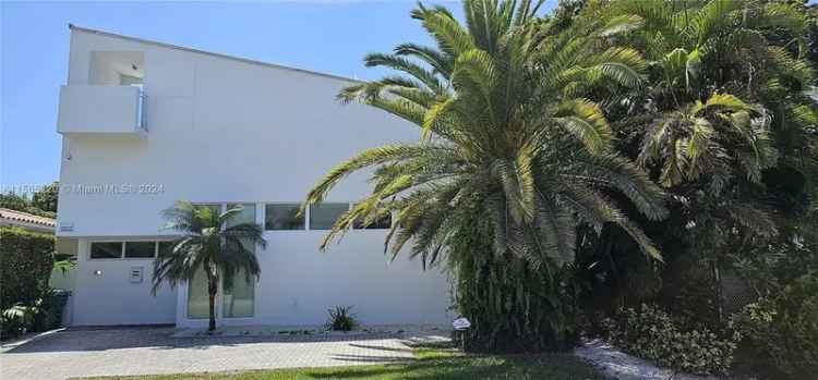 Single-family house For Sale in 1884, Southwest 17th Street, Miami, Florida