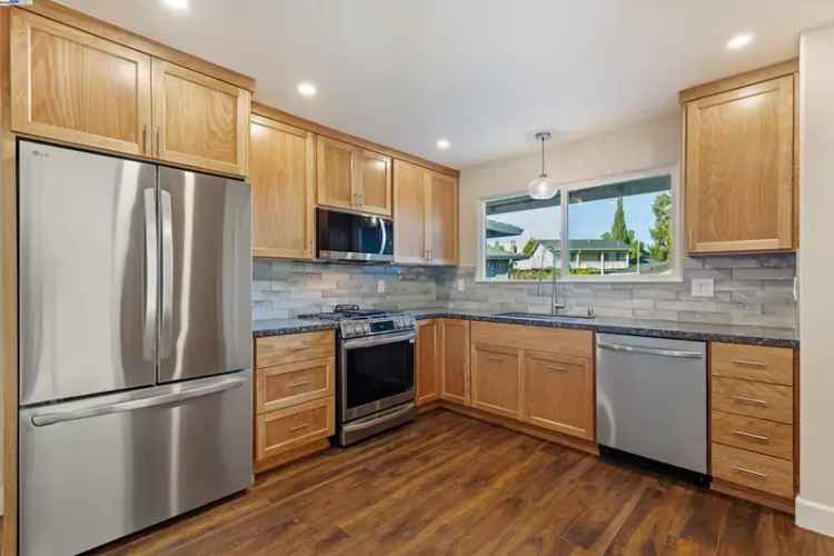 Single-family house For Sale in 4668, Flamingo Park Court, Fremont, California