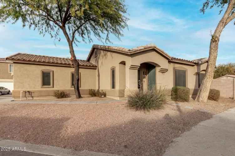 Single-family house For Sale in 2572, East Bellerive Drive, Chandler, Arizona