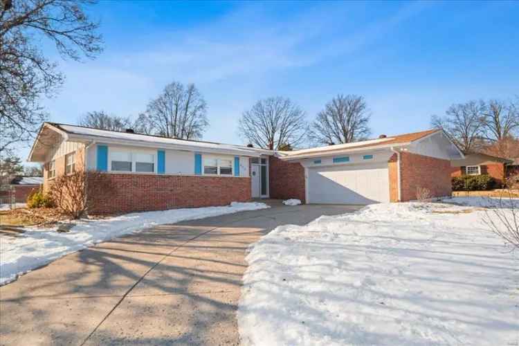 Single-family house For Sale in 633, Springdale Drive, Belleville, Illinois