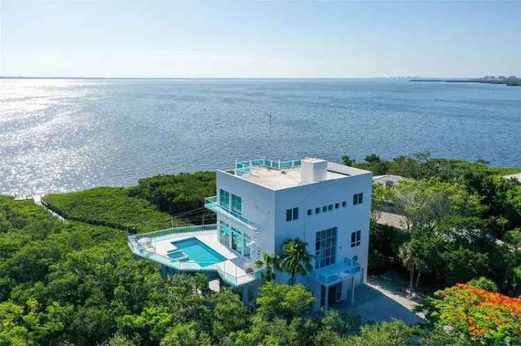 Single-family house For Sale in Longboat Key, Florida