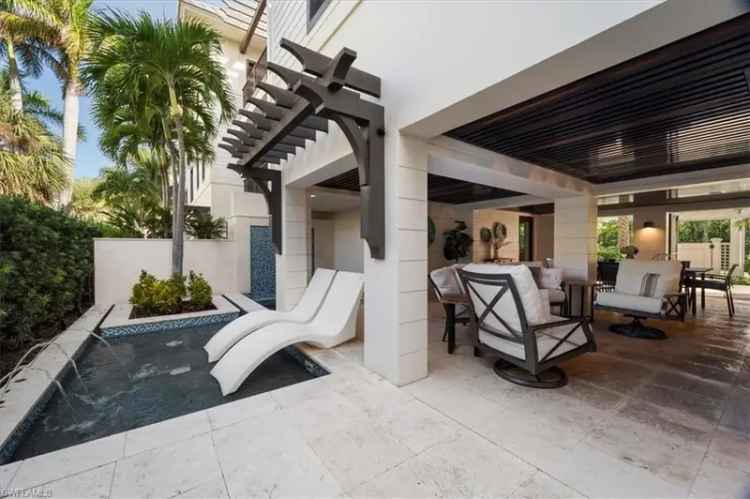 Single-family house For Sale in Naples, Florida