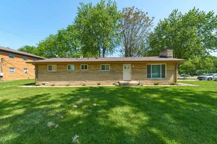 Single-family house For Sale in 1108, North Ridgeview Drive, Indianapolis, Indiana