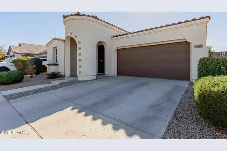 Single-family house For Sale in 22543, East Calle De Flores, Queen Creek, Arizona