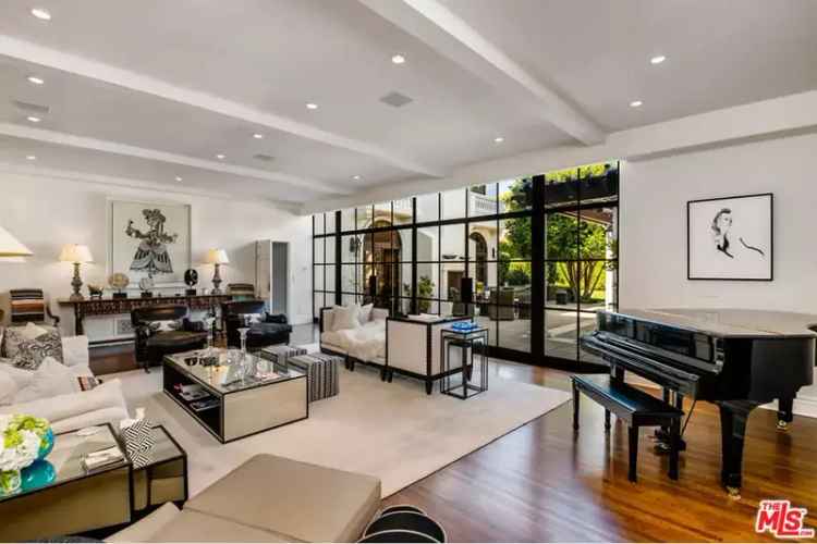 Single-family house For Sale in 722, North Maple Drive, Beverly Hills, California