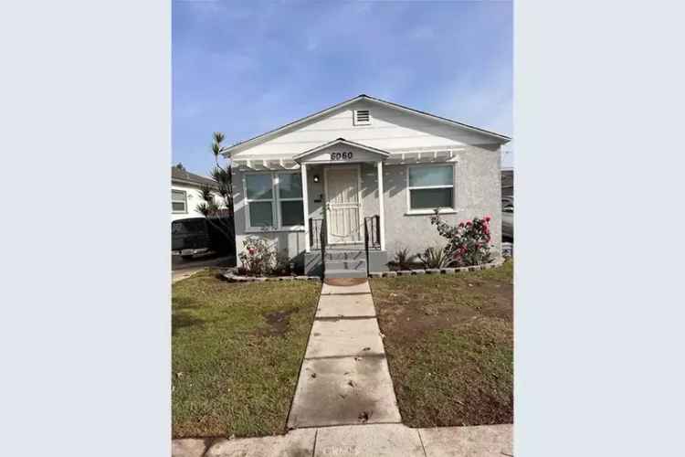 Single-family house For Sale in 6060, Lime Avenue, Long Beach, California