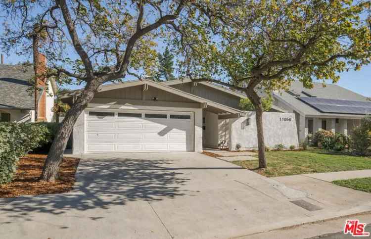 Single-family house For Sale in 11058, Enfield Avenue, Los Angeles, California