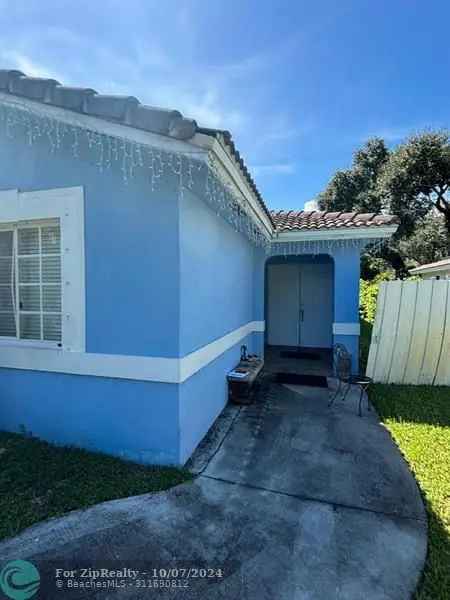 Single-family house For Sale in Fort Lauderdale, Florida