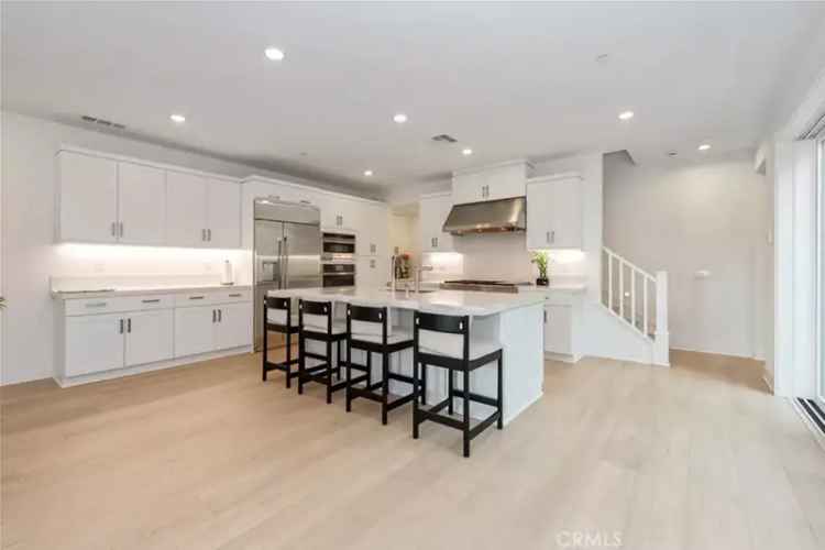 Condo For Sale in Irvine, California