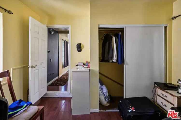 Multi-family house For Sale in 1001, North Mariposa Avenue, Los Angeles, California