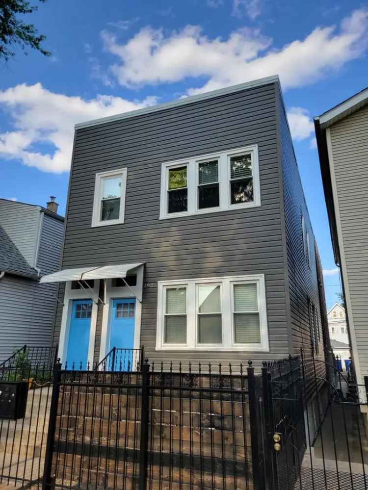 Multi-family house For Sale in 1925, North Albany Avenue, Chicago, Illinois