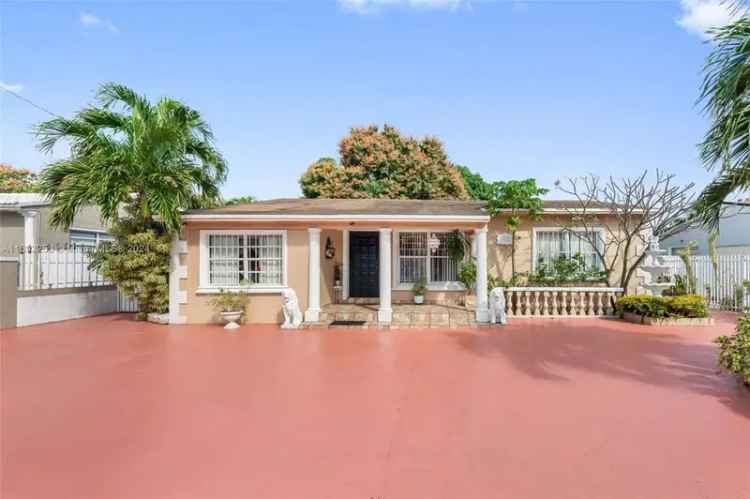 Single-family house For Sale in 3321, Northwest 99th Street, Hialeah, Florida