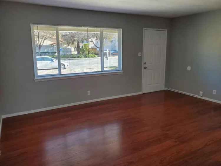 Single-family house For Sale in 481, South White Road, San Jose, California