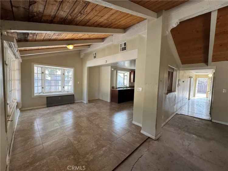 Single-family house For Sale in 21114, Chase Street, Los Angeles, California