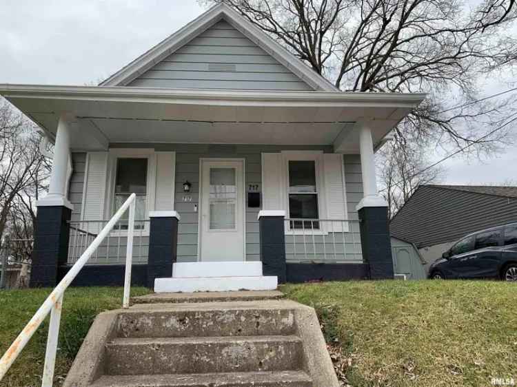 Single-family house For Sale in 717, Harvard Street, Peoria, Illinois